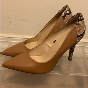 NWOT GUESS HEELS